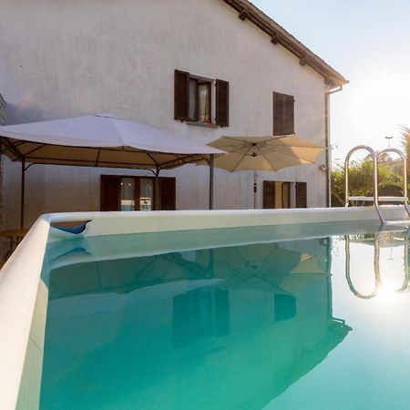 Borgo Santa Lucia Apartment With Private Parking & Garden 구비오 외부 사진