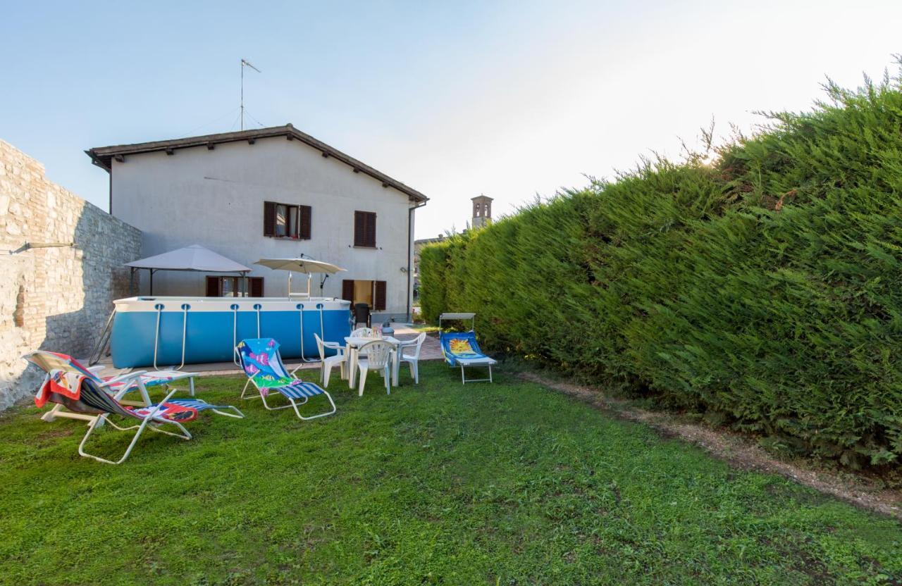 Borgo Santa Lucia Apartment With Private Parking & Garden 구비오 외부 사진