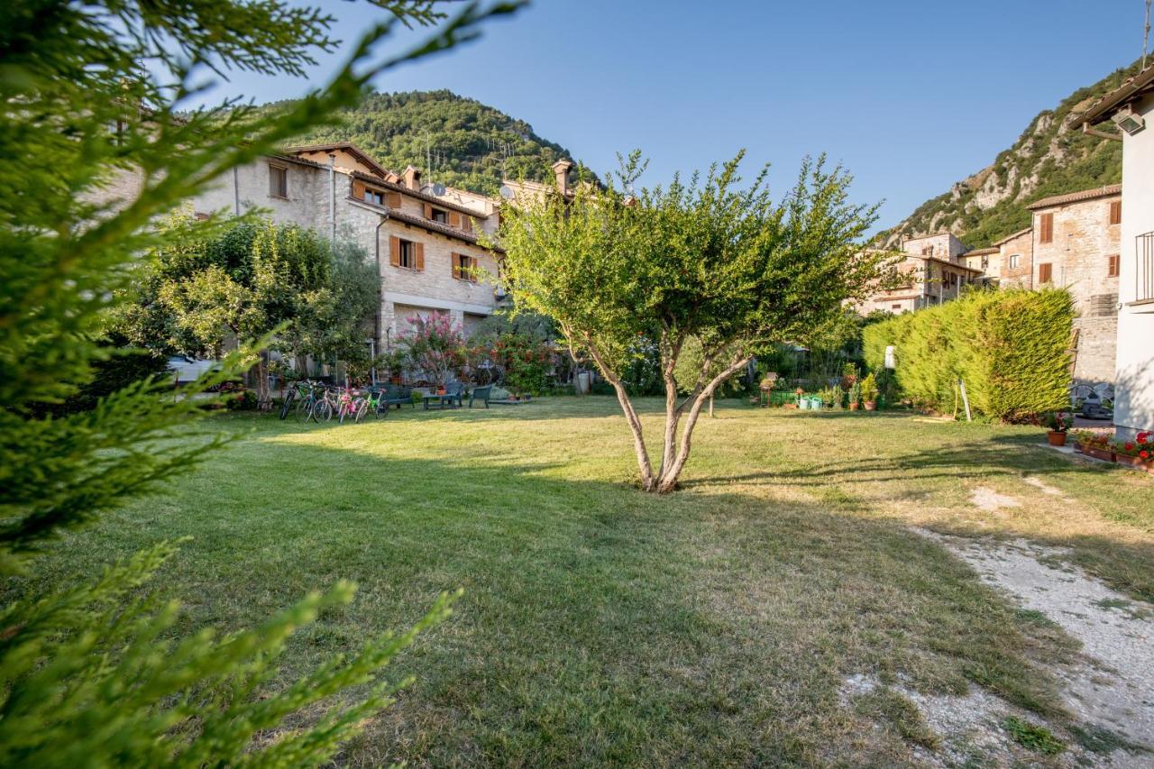 Borgo Santa Lucia Apartment With Private Parking & Garden 구비오 외부 사진