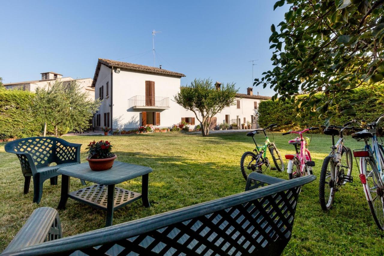 Borgo Santa Lucia Apartment With Private Parking & Garden 구비오 외부 사진