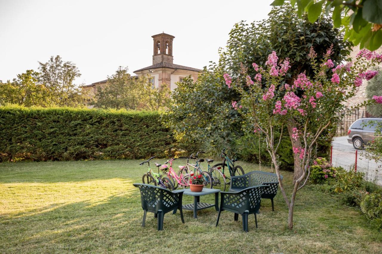 Borgo Santa Lucia Apartment With Private Parking & Garden 구비오 외부 사진